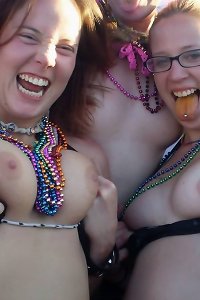 sensual massive girls engage in sultry 3 way